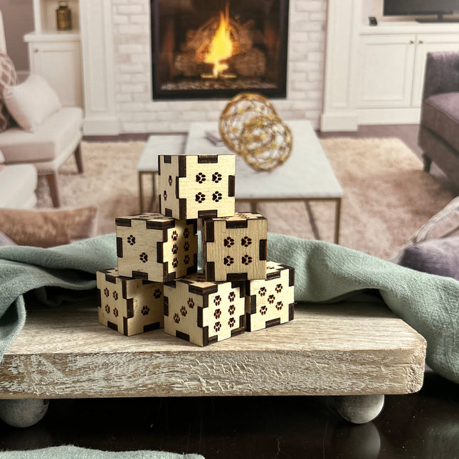 Paw Print Wooden Dice – Unique Pet-Themed Gaming Dice with Adorable Dots
